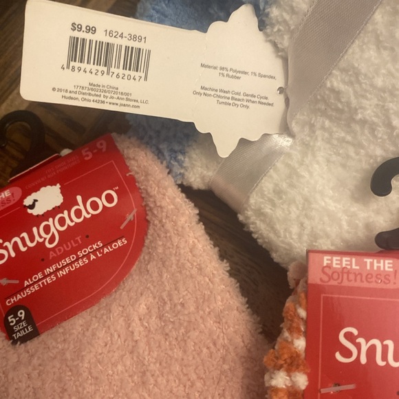 Bundle of 4 Pairs of Snugadoo and Cuddly Socks NWT - Picture 3 of 3